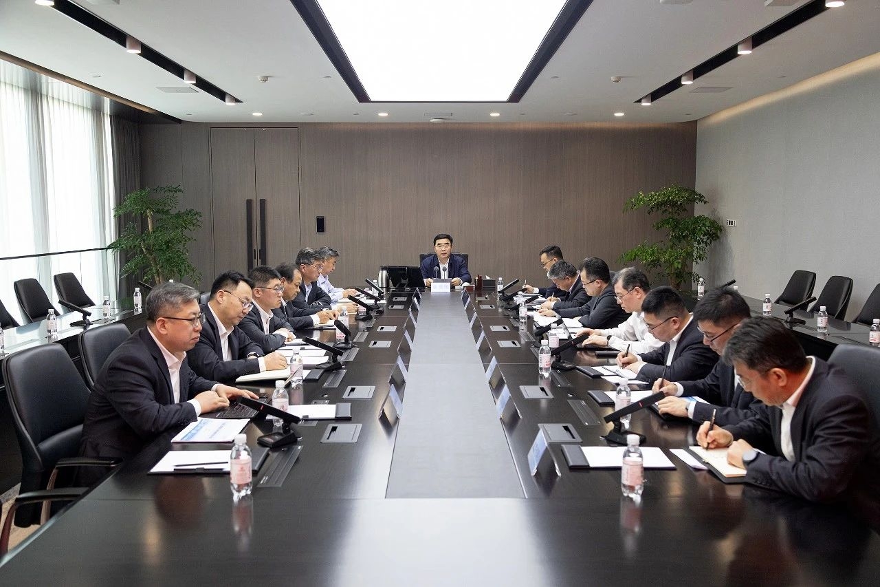 山東重工集團黨委理論學習中心組開展集體學習研討
